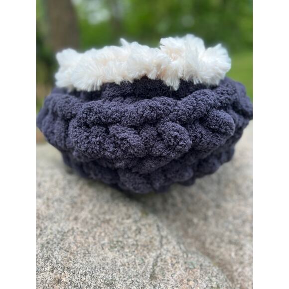 Handcrafted Cat or Small Dog bed - Picture 3 of 6